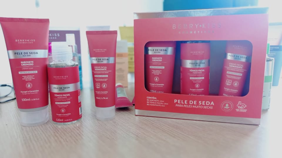 Kit de Tratamento Facial Berry Kiss Pele de Seda – Limpeza e Maciez